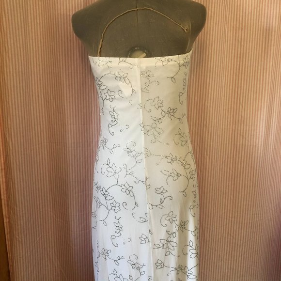 Women's Dress - Picture 7 of 8